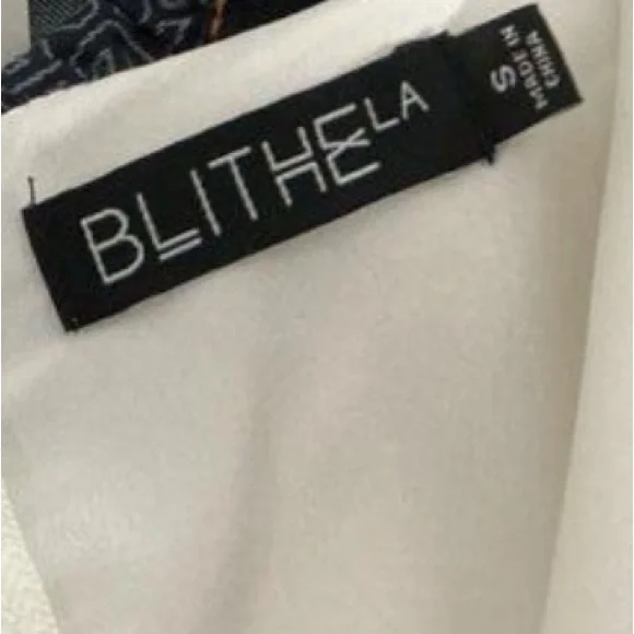 🛑 1 hour sale. Blithe, size small. Elegant White and Tan Blazer, zips in back - Picture 5 of 7